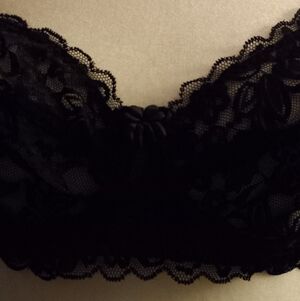 New,tags,elegant black floral lace stretch sexy  semi  sheer cups bra size 36.